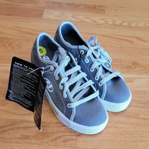Heelys Gray Sneakers with Low-Top Design